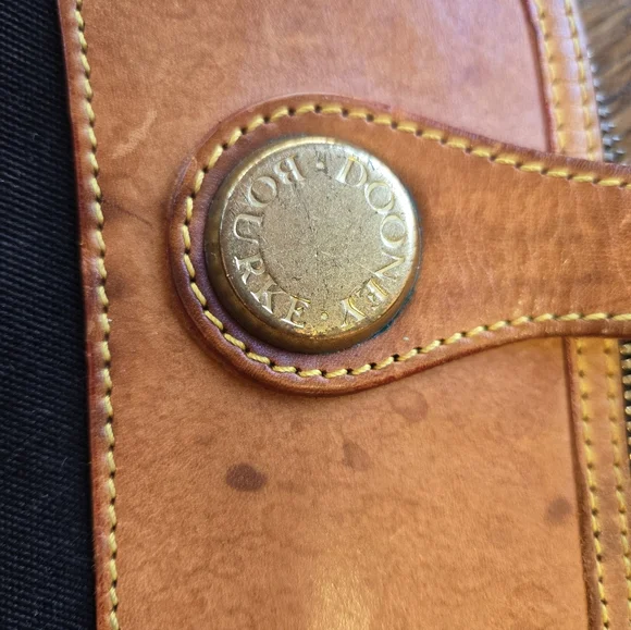 Vintage Dooney & Bourke No. B06640 Cabriolet Zip Satchel in black canvas - Picture 11 of 13